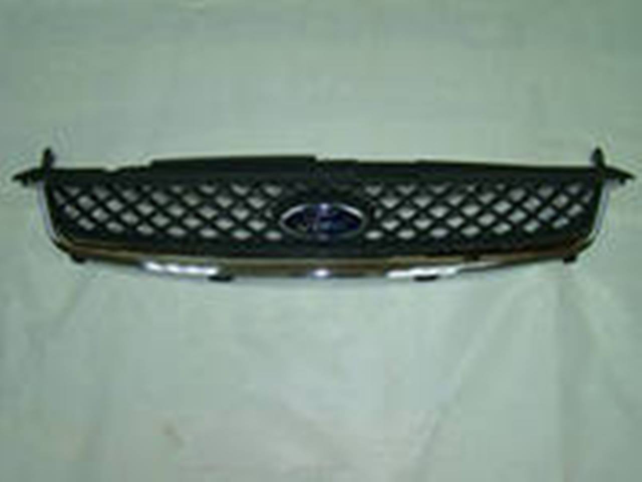 Решетка радиатора FORD FIESTA 2006-