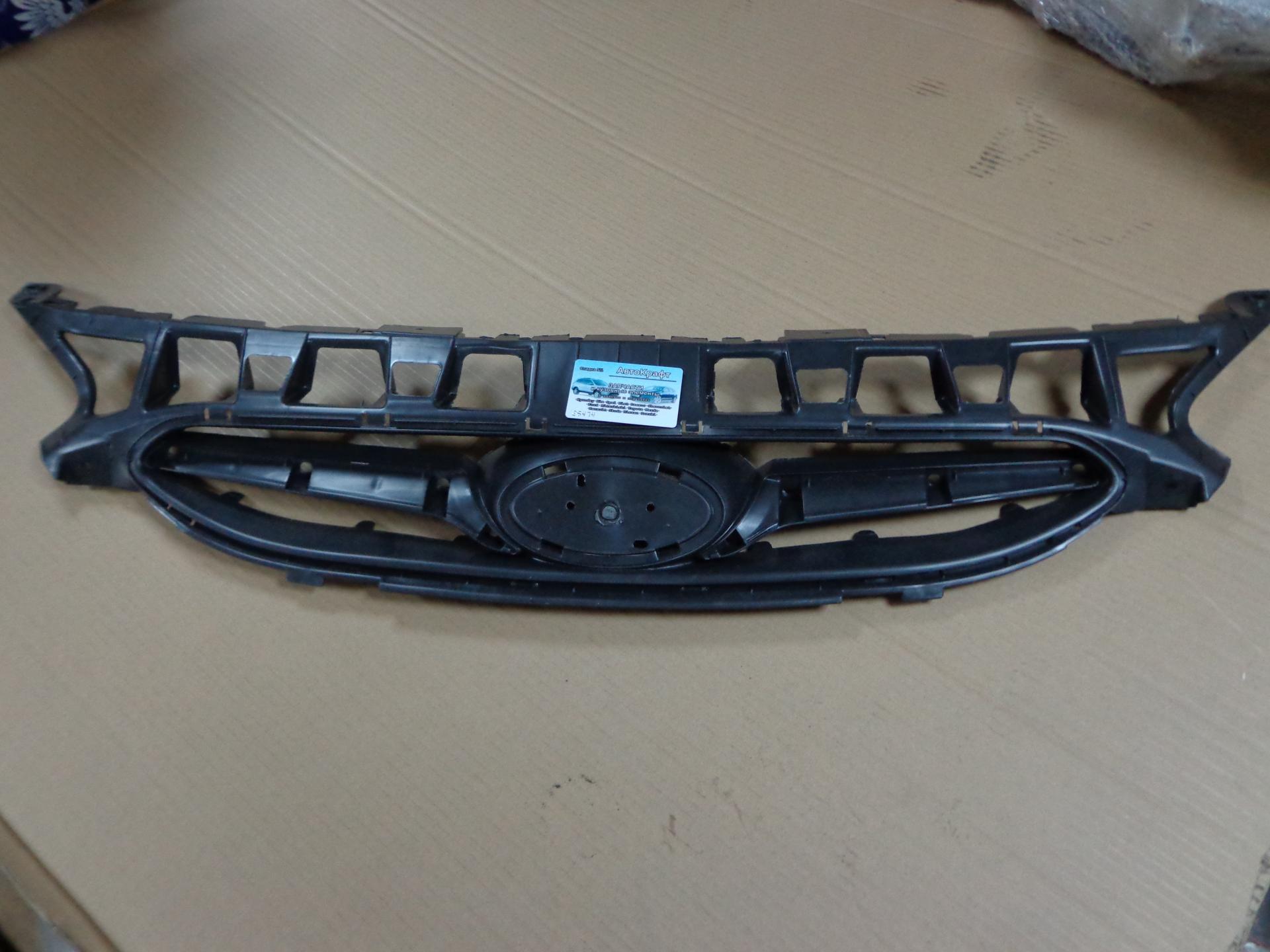 Решетка радиатора Hyundai Solaris 2010-