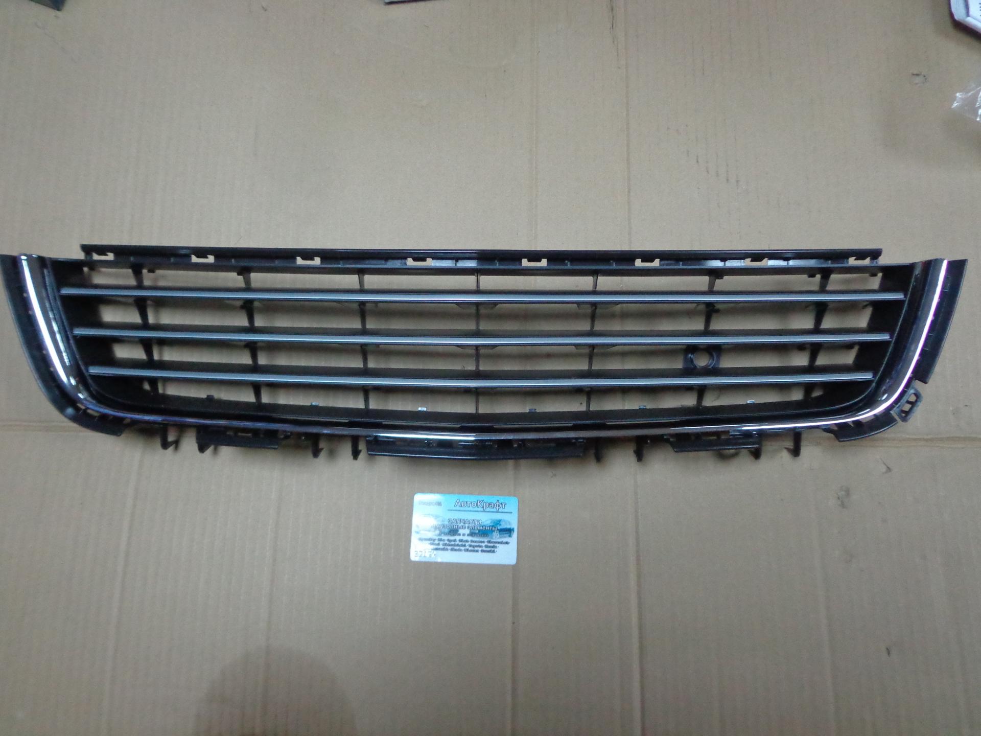 Решетка бампера центральная Opel Astra H- 2004-