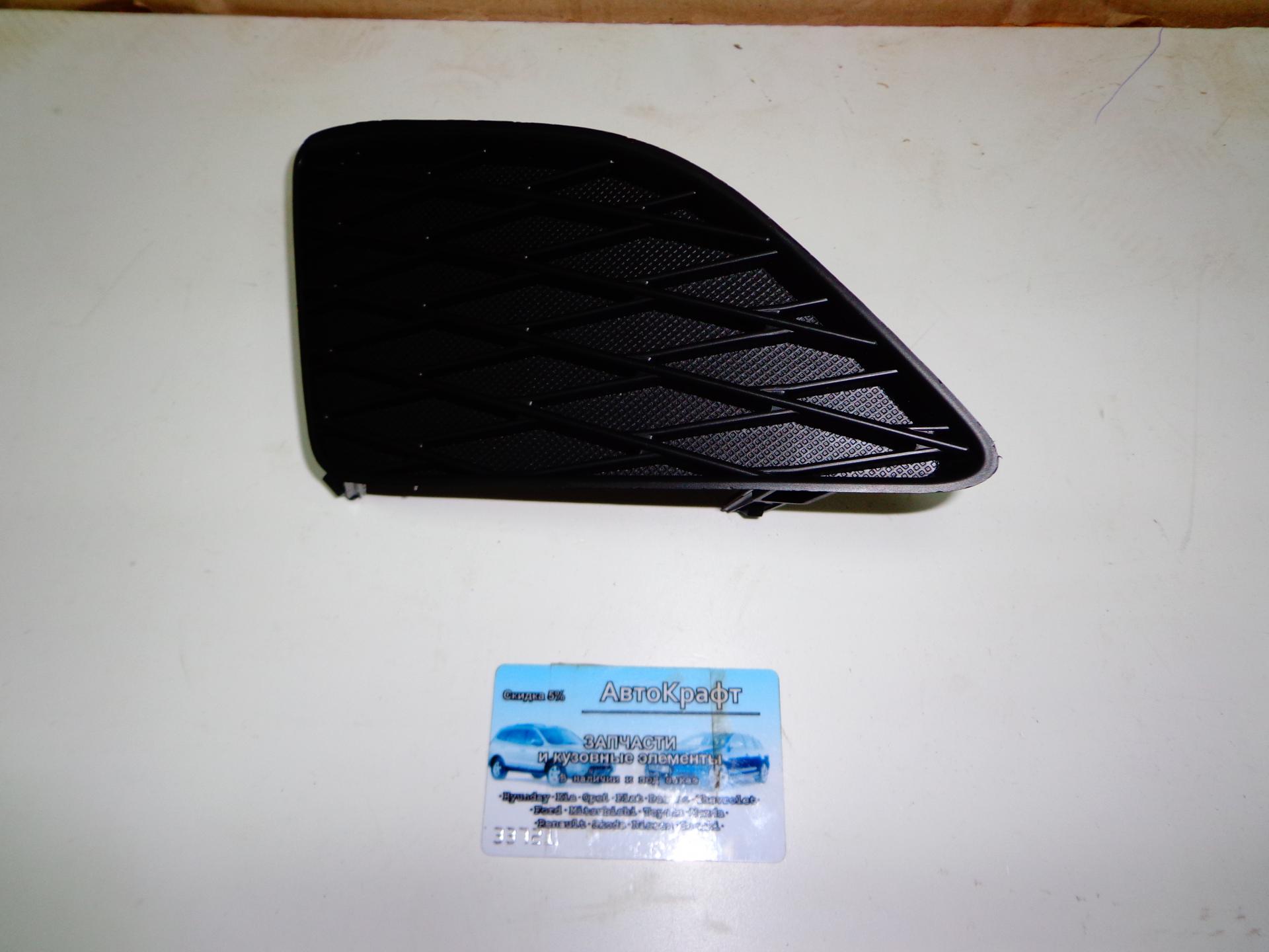 Решетка в бампер правая Toyota Corolla 2007- SDN