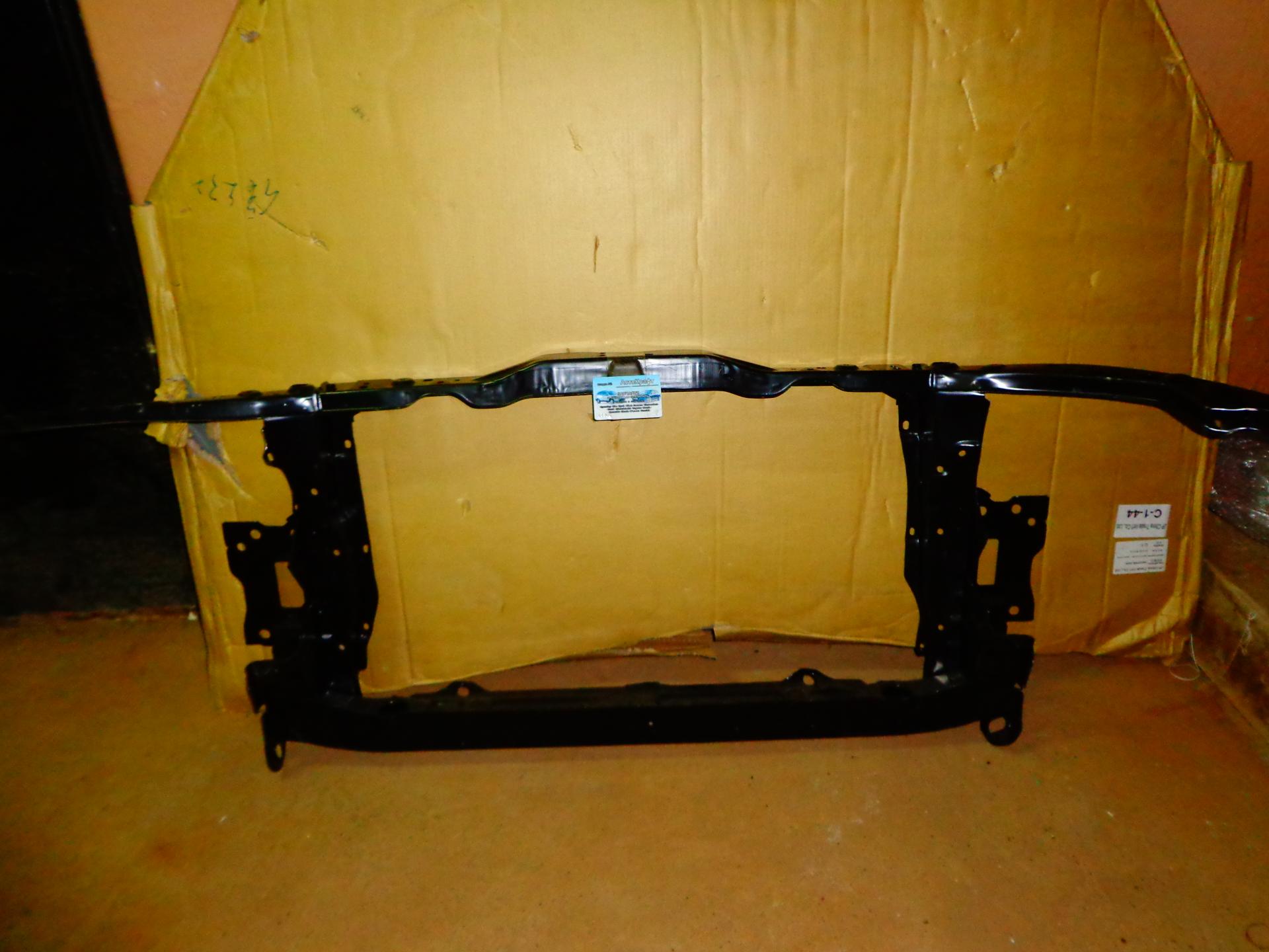 Панель передняя Toyota Avensis 2003-
